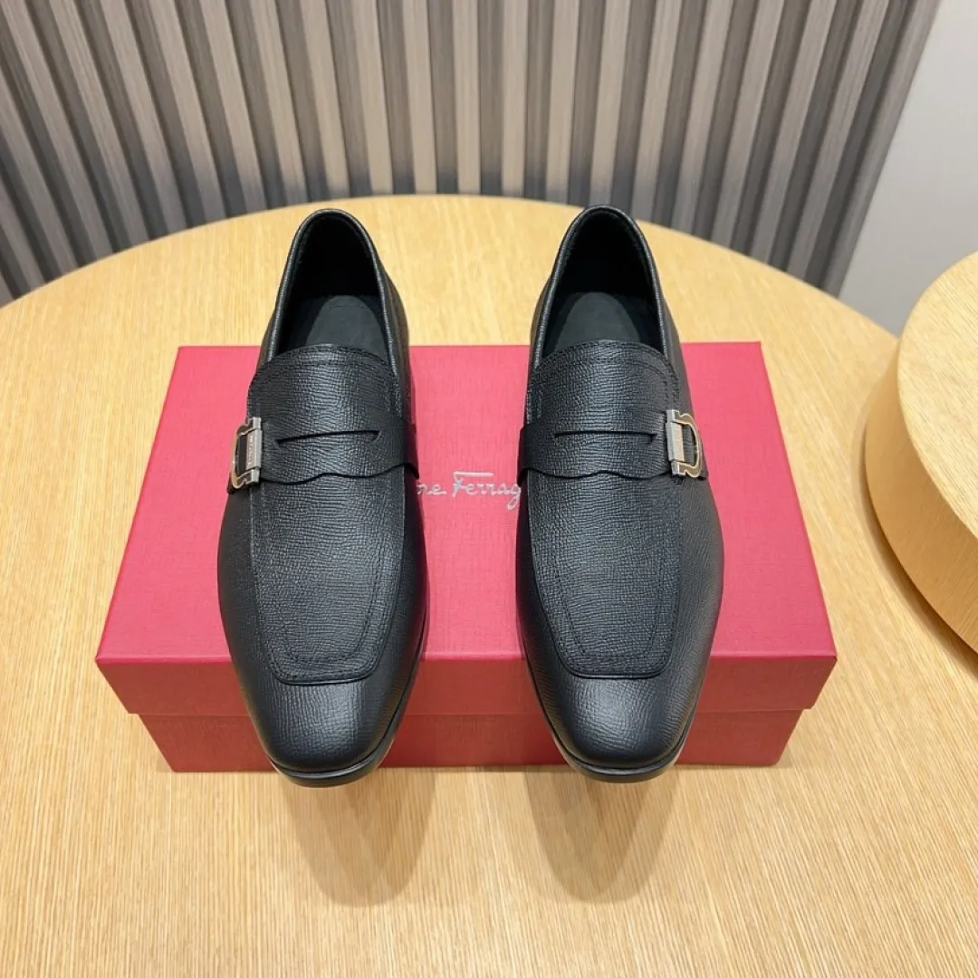 Factory P620💰🔥《Ferragamo》👏Latest•High-end top brand luxury~purchasing agent, top~quality. New fashionable business men's shoes🔜The uppers are made of original open-edge beaded cowhide➕cowhide·lining, with fine workmanship. The original stylish and soft combination wear-resistant and non-slip outsole is light and comfortable on the feet. The real thing looks better in real photos. Size: 38--44